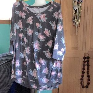 Tee Shirt with hi-lo rounded bottom.